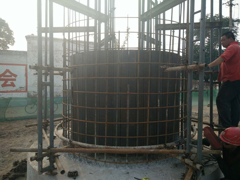 山西晋中市应急抗旱工程100吨倒锥壳水塔基础地板施工现场