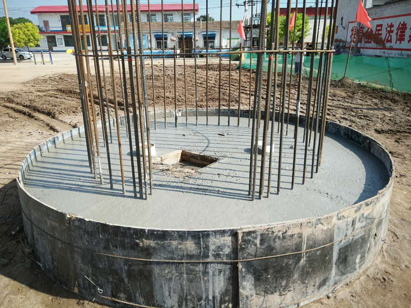山西晋中市应急抗旱工程100吨倒锥壳水塔基础地板施工现场